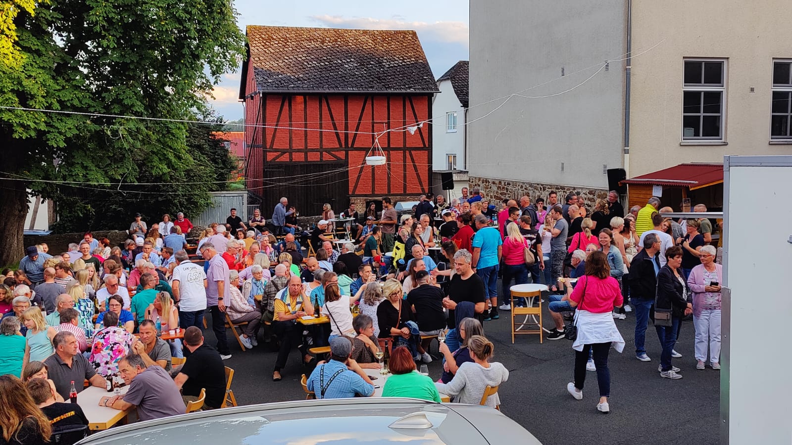 Bild zu Weinfest-Premiere in Manderbach