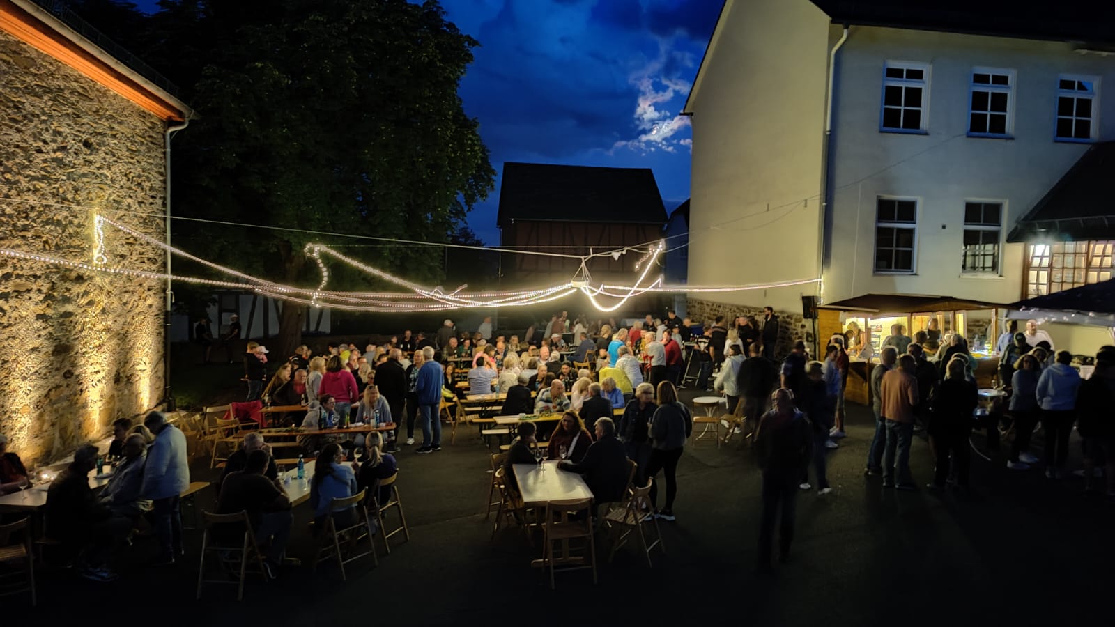 Bild zu Weinfest-Premiere in Manderbach